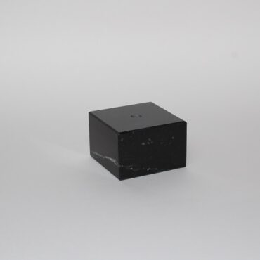 Sokkel zwart marmer met gat – Vierkant 75x75x50mm