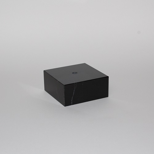Sokkel zwart marmer met gat – Vierkant 85x85x50mm